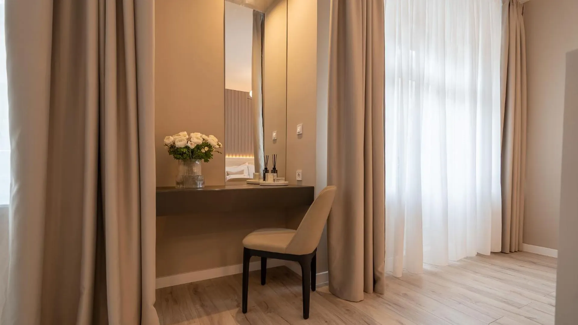 Karoly Boutique Suites, Best Location By Bqa Будапешт Отель