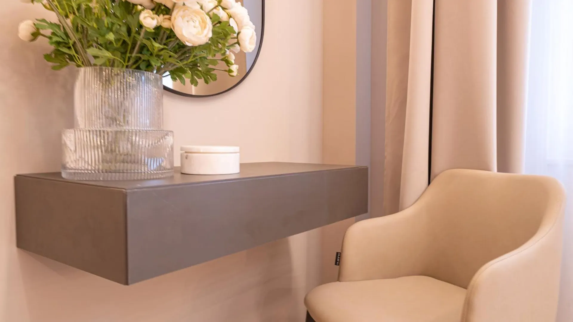 Karoly Boutique Suites, Best Location By Bqa Будапешт Отель